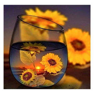 Full Diamond Painting kit - The reflection of sunflowers in the glass