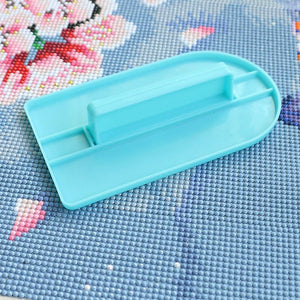 Diamond painting press holder reinforcing plate